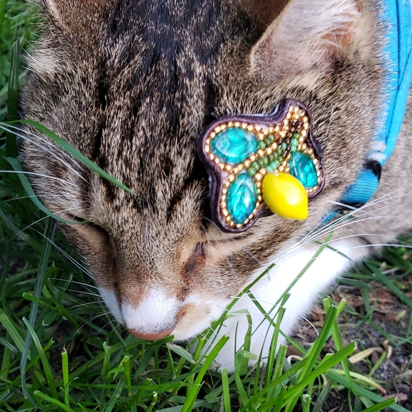 Hand-Embroidered, Handmade Wisp Hair Clips - Picture 11 of 12